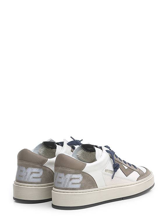 4B12 Sneaker Discount Store per i nuovi prodotti