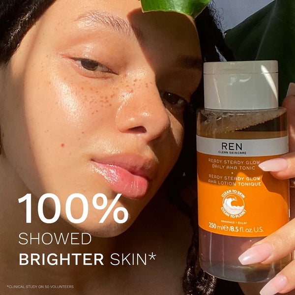 REN Clean Skincare REN Ready Steady Glow tonico uso quotidiano agli AHA Promozione temporanea