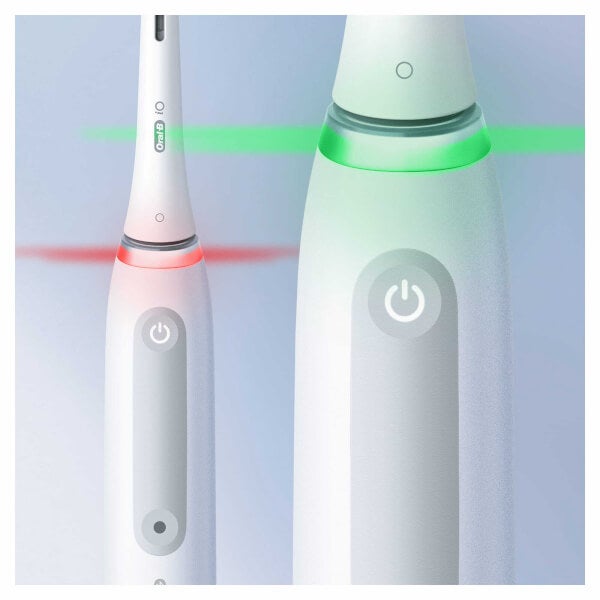 Oral B Oral-B iO4 White Electric Toothbrush with Travel Case Duty-free