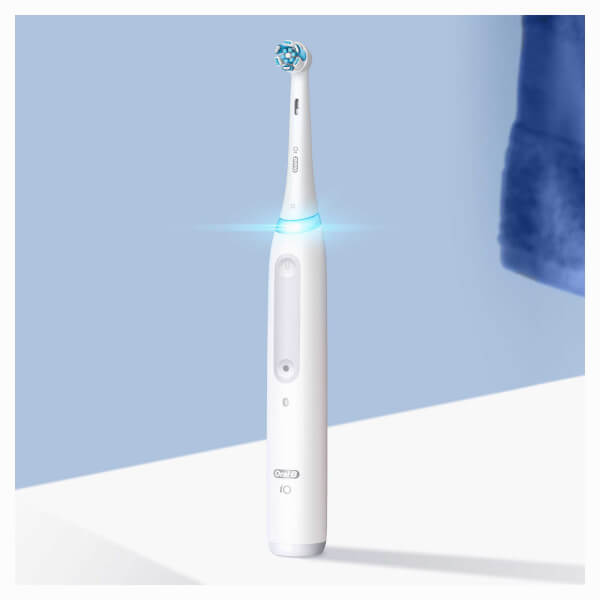Oral B Oral-B iO4 White Electric Toothbrush with Travel Case Duty-free