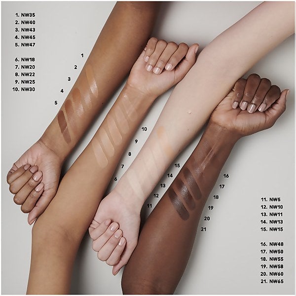 MAC MAC Studio Radiance Serum Powered Foundation 30ml (Various Shades) ACQUISTA ORA