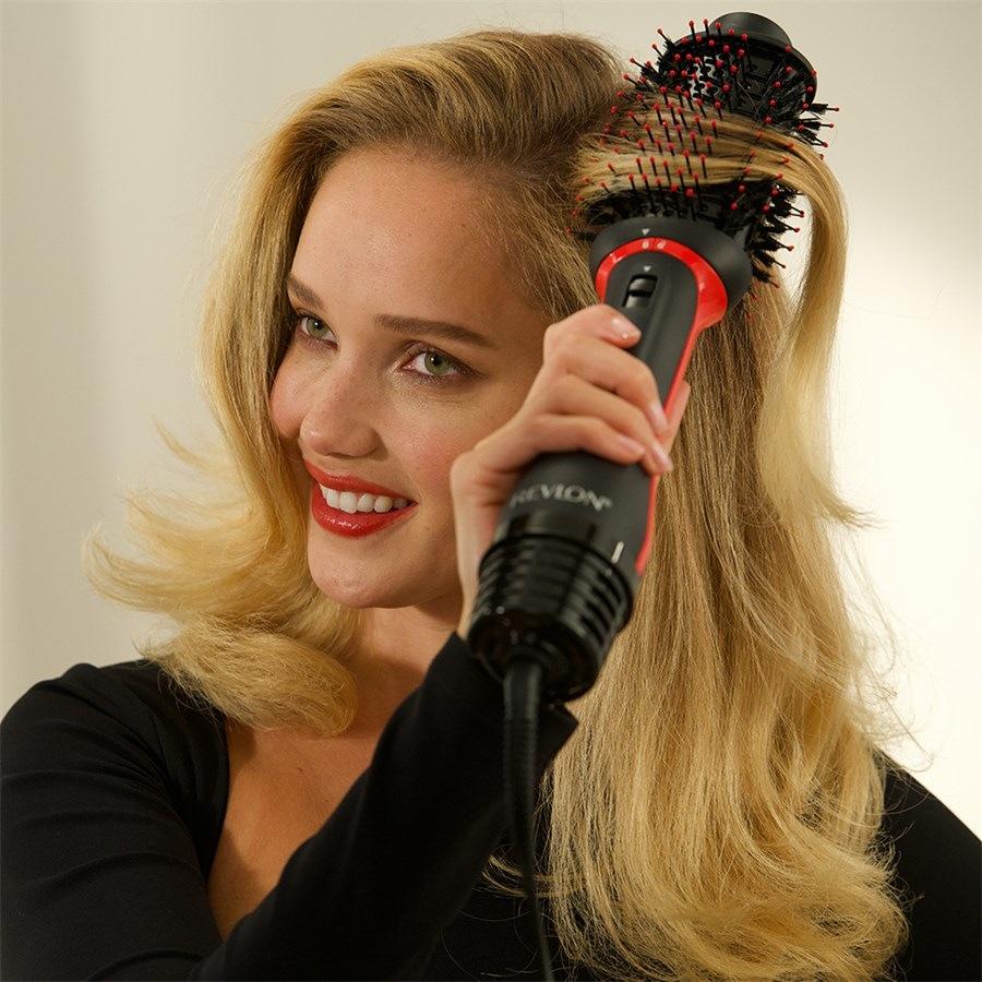 Revlon Dryers Oval Brush Dryer & Volumiser One-Step Volumiser Plus Black Friday Prezzi
