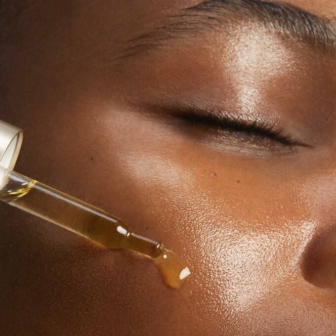 Clarins pelle secca o arrossata In Linea