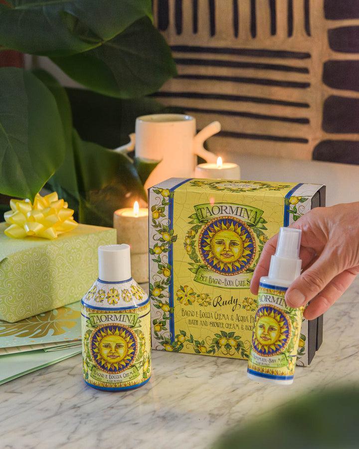 Rudy Profumi Scatola regalo con Bagno & Doccia Schiuma 250 mL + Acqua Profumata 100 mLLe Maioliche di RudyLinea Taormina In Linea